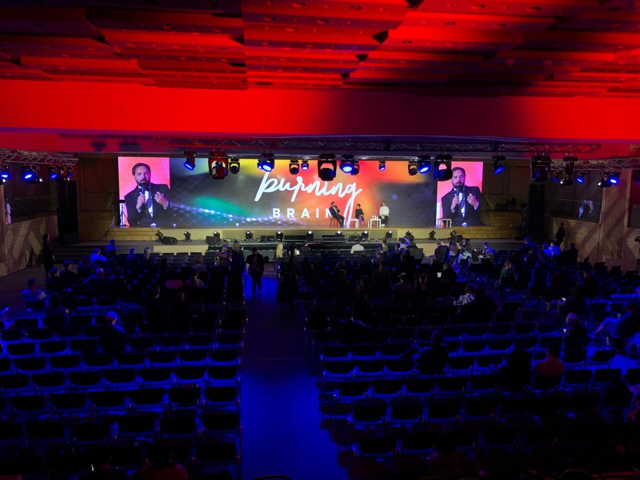 Konferencja — ekrany IMAG i realizacja