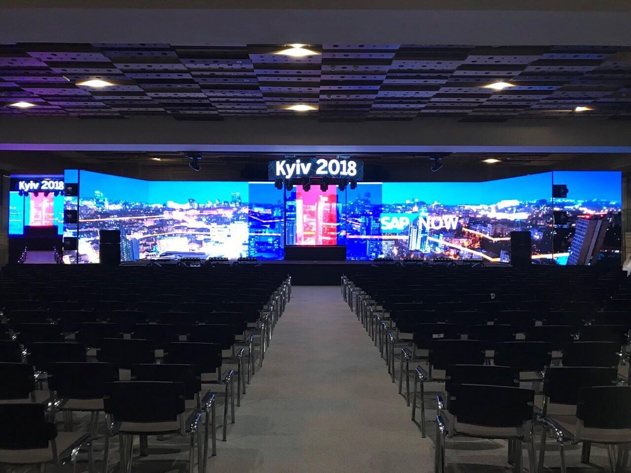 Konferencja — panoramiczna ściana LED